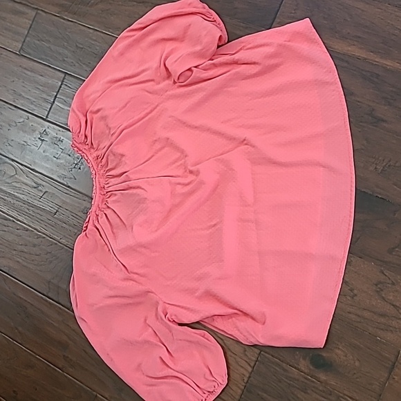 Crown & Ivy Coral V-neck Textured Blouse size 3X - Picture 2 of 7